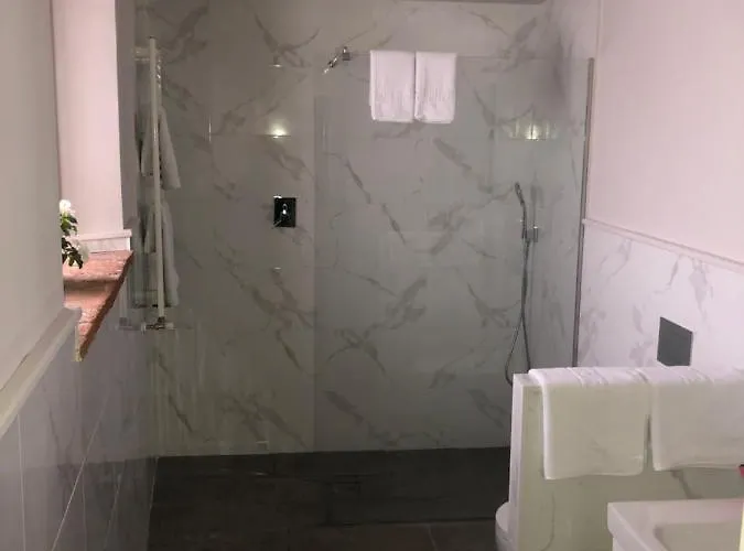 De Peredo Y 3* Queveda